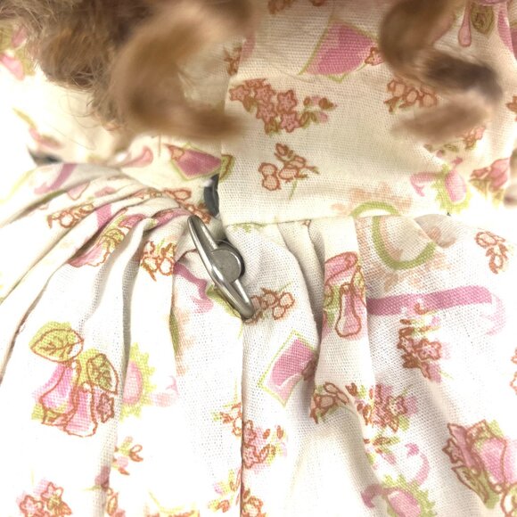 Paradise Galleries Musical Porcelain Doll 15” 1994 TC J779 with Lace Parasol - Picture 12 of 15